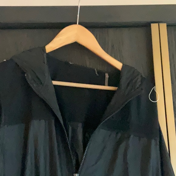 Eli Tahari Lightweight Rain Coat - Picture 8 of 8